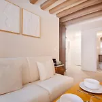 Louvre - Rivoli - Designer Studio - Sleeps 3P